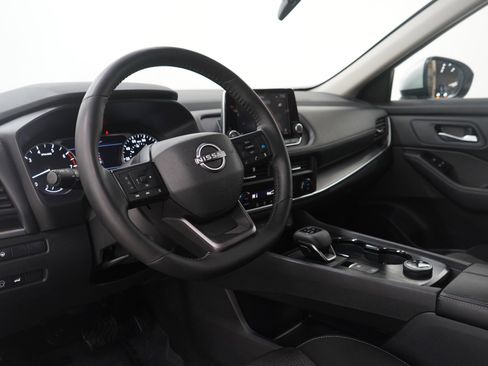 Used 2025 Nissan Rogue SV image 26