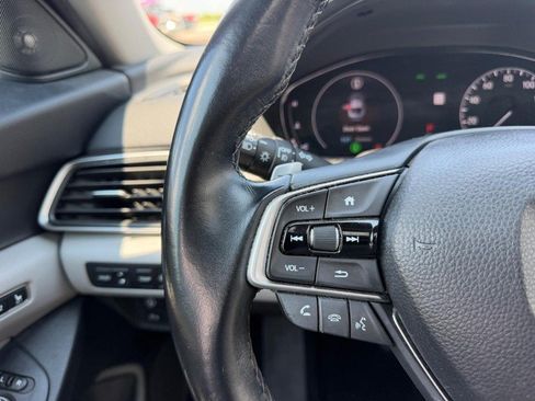Used 2018 Honda Accord Touring image 13