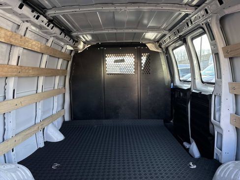 Used 2024 GMC Savana 2500 w/ Driver Convenience Package image 17