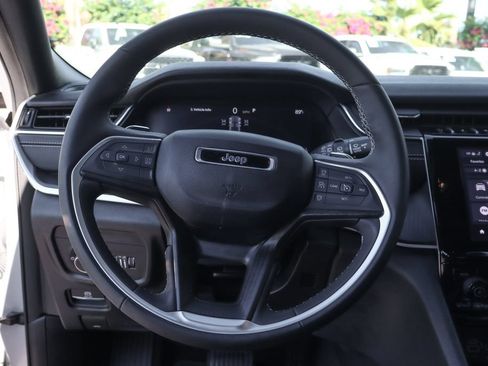 Used 2024 Jeep Grand Cherokee Altitude RWD image 16