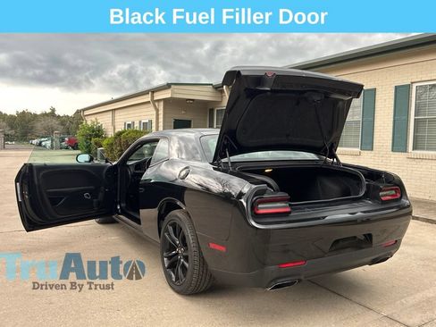 Used 2018 Dodge Challenger R/T w/ Driver Convenience Group RWD image 15