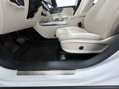 Used 2025 Mercedes-Benz GLA 250 4MATIC image 30