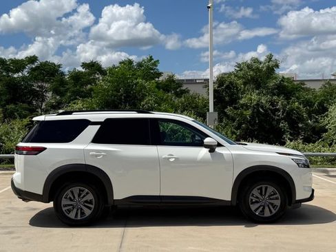 Used 2024 Nissan Pathfinder SV FWD image 6