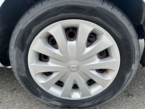 Used 2016 Nissan Versa SV FWD image 12