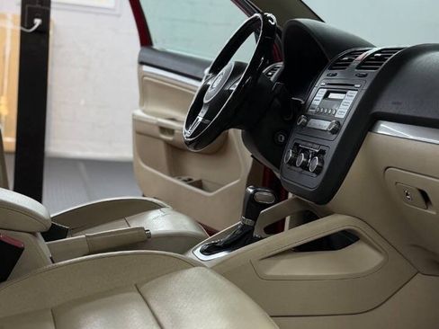 Used 2010 Volkswagen Jetta Limited Edition FWD image 9