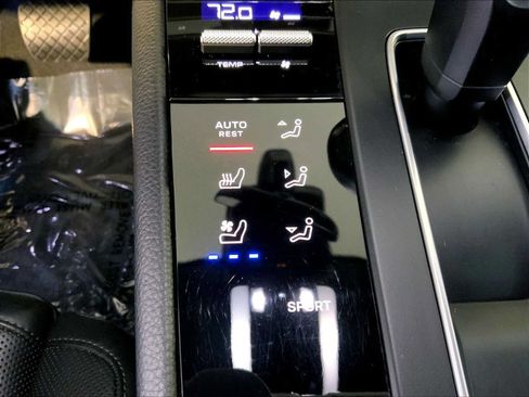 Certified 2023 Porsche Macan AWD/4WD image 37