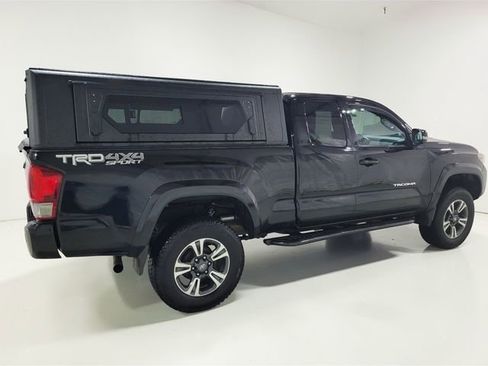 Used 2016 Toyota Tacoma TRD Sport w/ Towing Package image 17