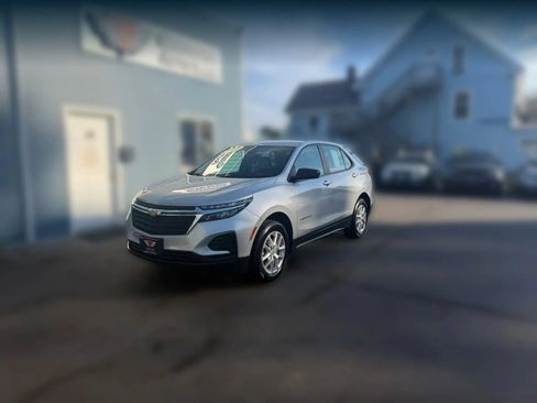 Used 2022 Chevrolet Equinox LS AWD/4WD image 4