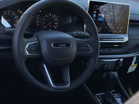 New 2026 Jeep Compass Latitude image 17