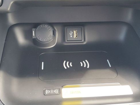 Used 2025 Toyota RAV4 XLE image 31