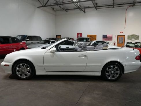 Used 2002 Mercedes-Benz CLK 320 Cabriolet w/ K4 Opt Pkg image 9