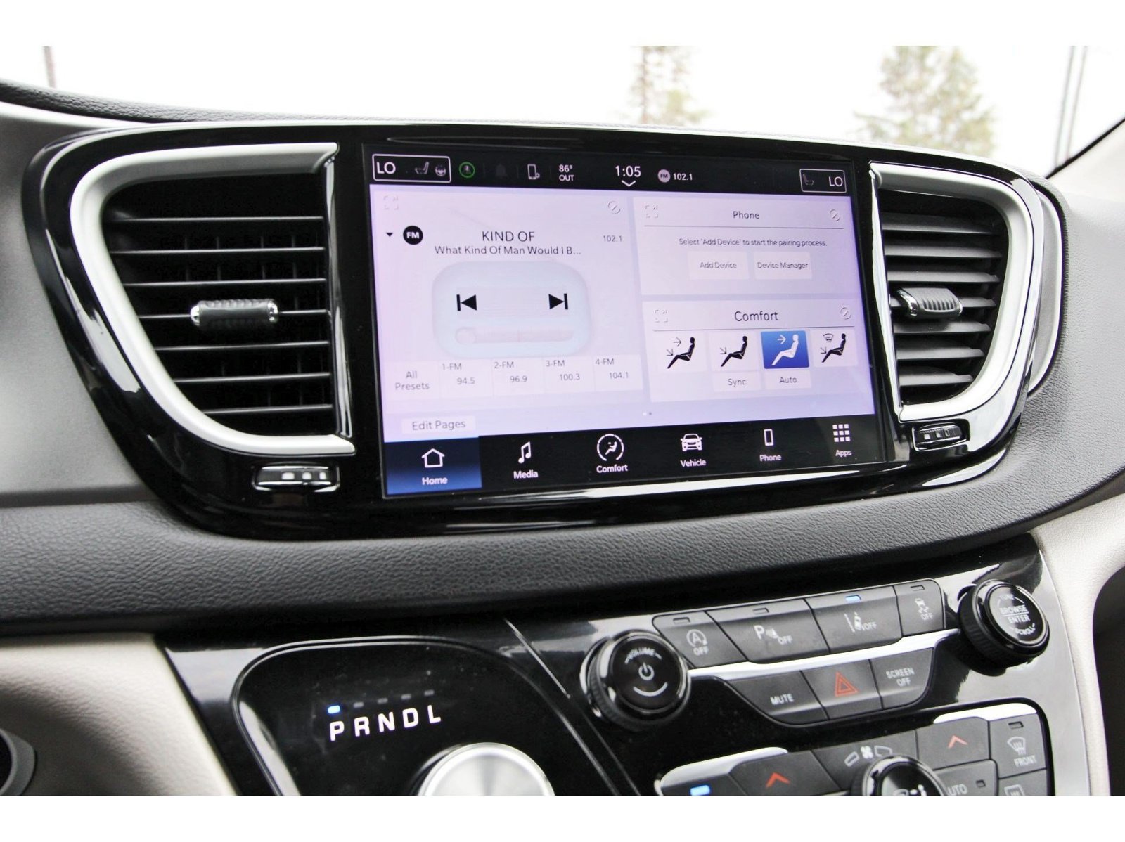 Used 2024 Chrysler Pacifica Touring-L FWD image 25