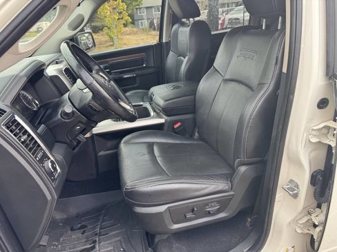Used 2018 RAM 1500 Laramie w/ Convenience Group image 10