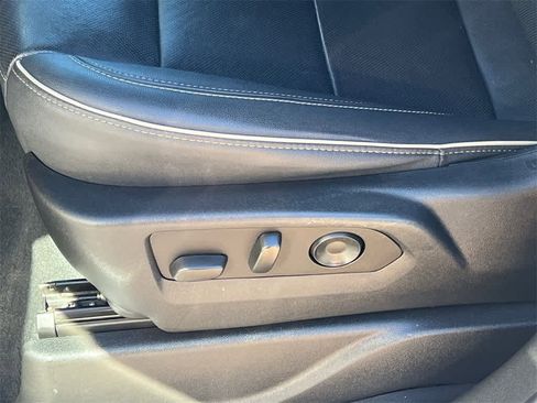 Used 2023 Chevrolet Suburban Premier image 11