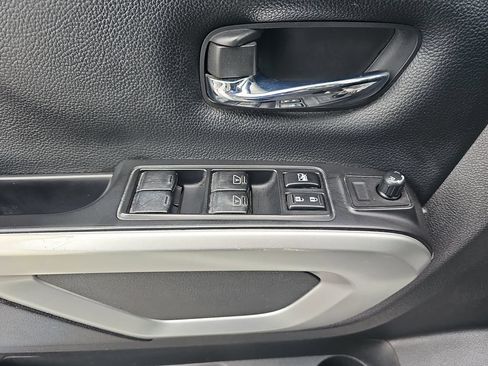 Used 2021 Nissan Titan SV w/ SV Convenience Package RWD image 27