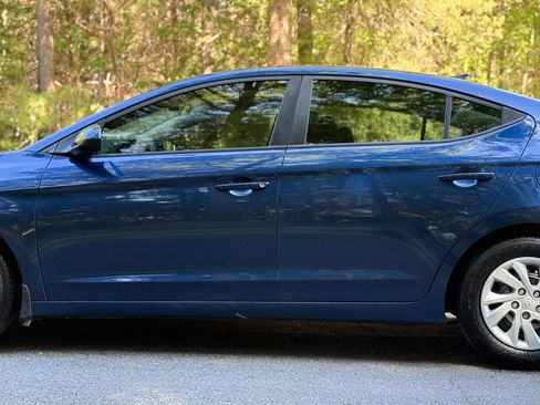 Used 2018 Hyundai Elantra SE w/ SE Connectivity Package 04 image 8