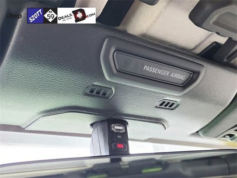 Used 2018 Jeep Wrangler Unlimited Sahara w/ Dual Top Group image 35