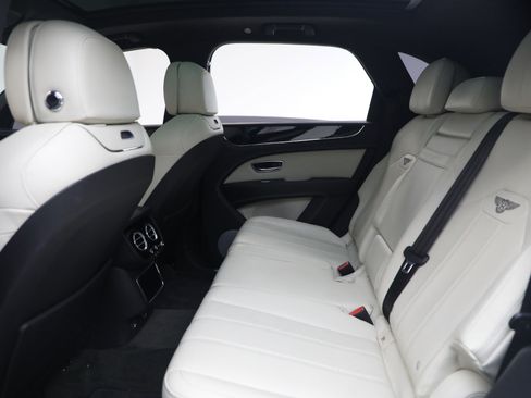Certified 2023 Bentley Bentayga image 18