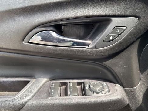 Used 2020 Chevrolet Equinox LT AWD/4WD image 16