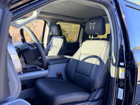 New 2026 Ford F250 XLT w/ XLT Premium Package image 32