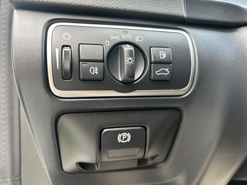 Used 2017 Volvo V60 T5 Cross Country w/ Convenience Package image 21