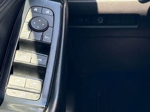 Used 2024 Nissan Rogue S FWD image 29