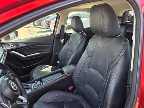 Used 2018 MAZDA MAZDA3 Grand Touring FWD image 12