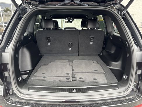 Certified 2023 Jeep Grand Cherokee Altitude image 8