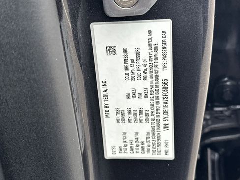 Used 2025 Tesla Model 3 image 28