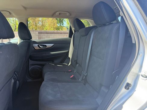 Used 2015 Nissan Rogue SV w/ SV Premium Package AWD/4WD image 9