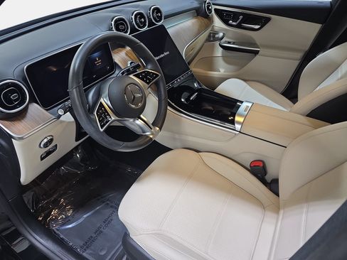 Used 2024 Mercedes-Benz GLC 300 4MATIC image 16