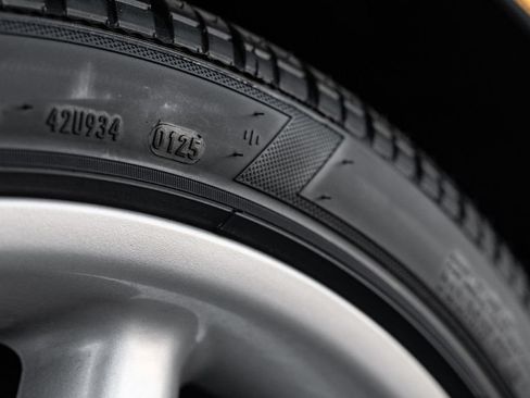 Used 1999 Ferrari 550 Maranello Coupe RWD image 31