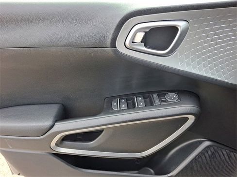 Used 2024 Kia Soul LX w/ Option Group 015 image 12