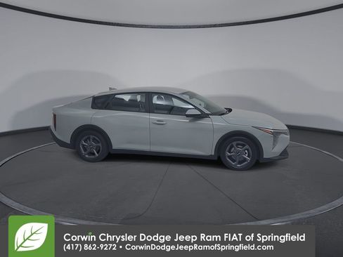 Used 2025 Kia K4 FWD image 3