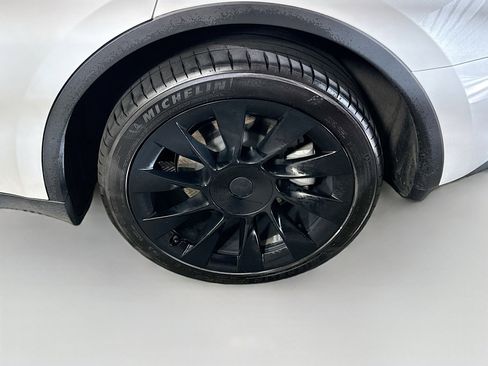Used 2023 Tesla Model Y Long Range image 11
