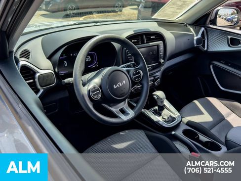 Used 2025 Kia Soul LX w/ LX Technology Package FWD image 10
