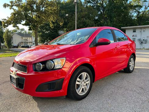 Used 2015 Chevrolet Sonic LT image 3