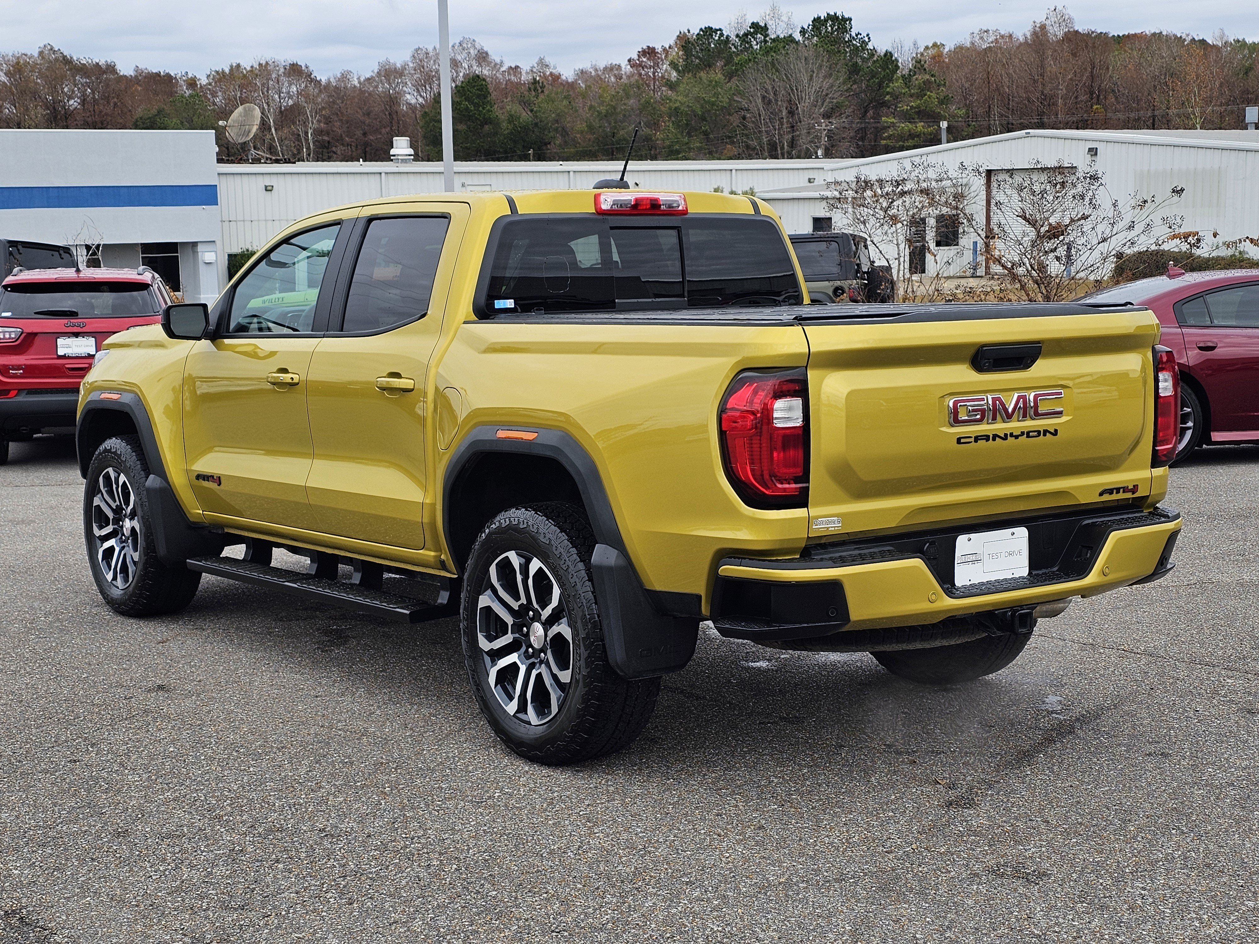 Used 2023 GMC Canyon AT4 w/ AT4 Premium Package AWD/4WD image 12