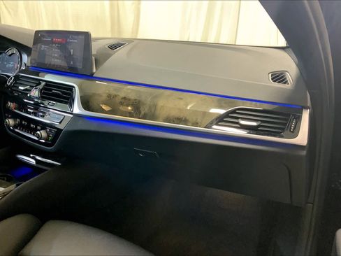 Used 2019 BMW 530i xDrive w/ Convenience Package image 18