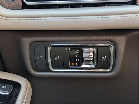 Used 2023 Lincoln Aviator Reserve w/ Equipment Group 201A RWD image 18