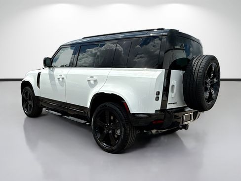 New 2026 Land Rover Defender 110 X-Dynamic SE AWD/4WD image 3