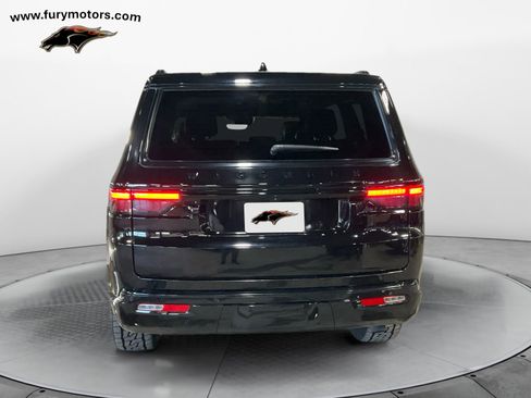 Used 2024 Jeep Wagoneer Series II image 4