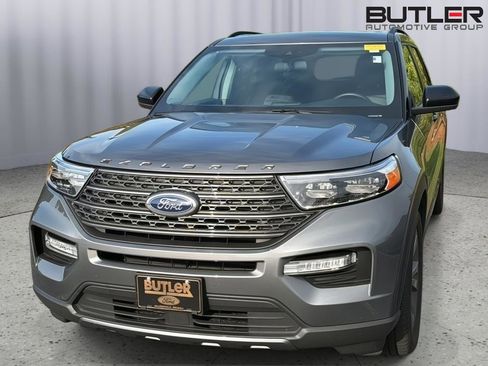 Used 2023 Ford Explorer XLT w/ Equipment Group 202A RWD image 3