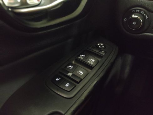 Used 2023 Jeep Cherokee Altitude Lux AWD/4WD image 27