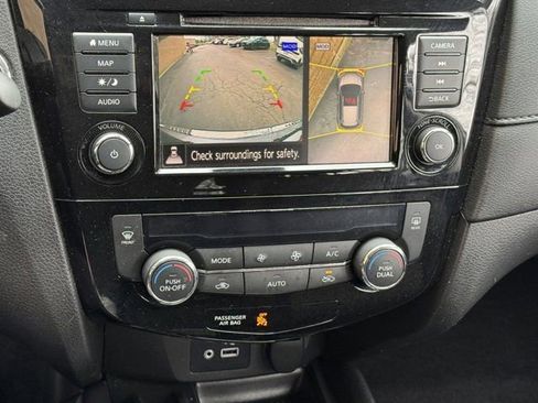 Used 2019 Nissan Rogue SV w/ Premium Package image 28