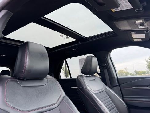 Used 2025 Ford Explorer ST-Line w/ Premium Package image 24