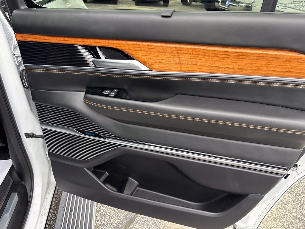 Used 2024 Jeep Grand Wagoneer Series III w/ Flexible Seating Group AWD/4WD image 49