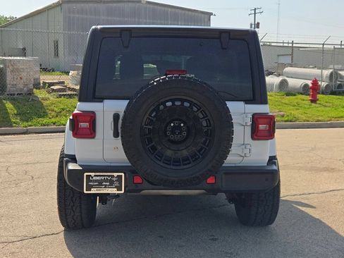 Used 2019 Jeep Wrangler Unlimited Sahara w/ Safety Group AWD/4WD image 14