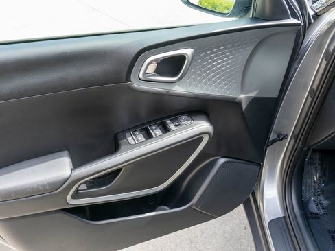 Used 2025 Kia Soul S image 12