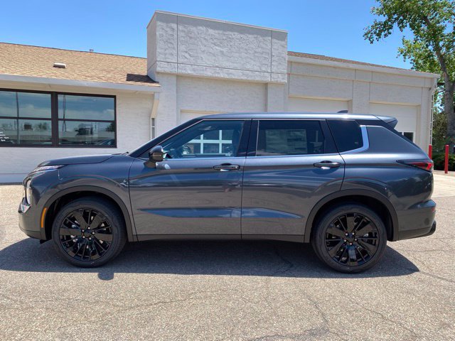 New 2026 Mitsubishi Outlander LE AWD/4WD image 2